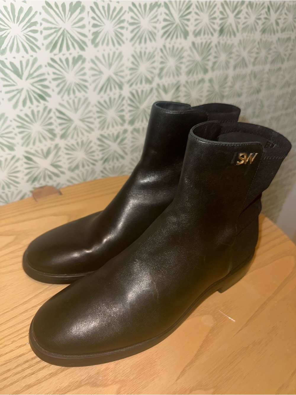 Stuart Weitzman Black Kye City Two-Tone Leather Booties Gold Logo Size 6.5
